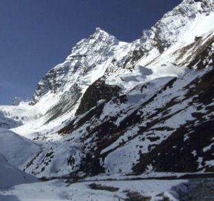 A major mountain and pilgrimage destination in southern Tibet.