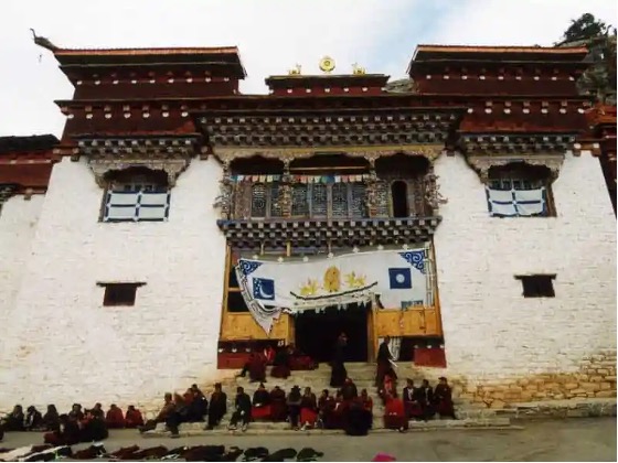 A Gelukpa monastery in eastern Kham.