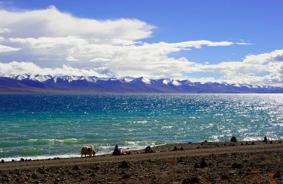 A major lake in the watersheds of the Ma Chu.
