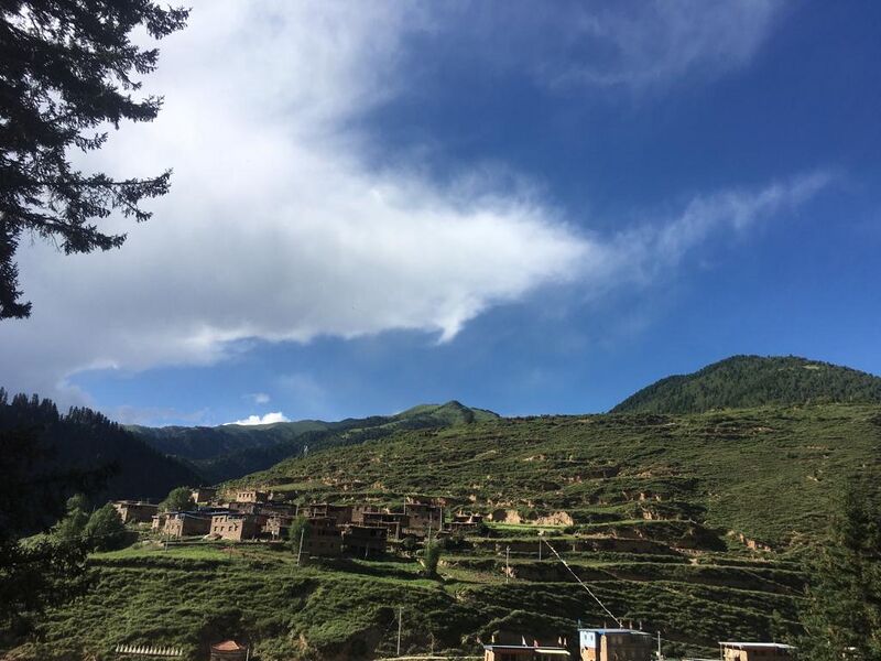 File:Gyédro village.jpeg