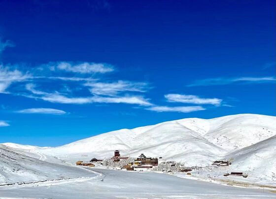 One of the stronghold of the Longchen Nyingtik on the banks of the Dza Chu.