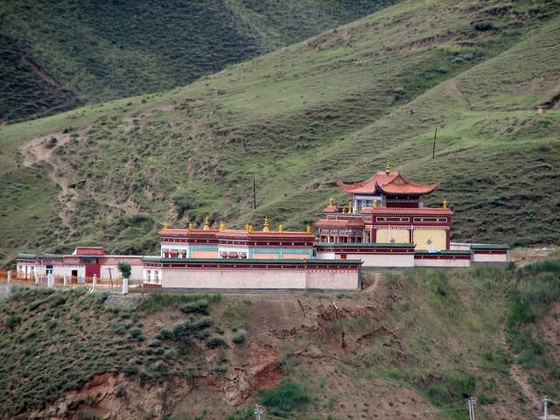 An important Geluk monastery in Amdo.