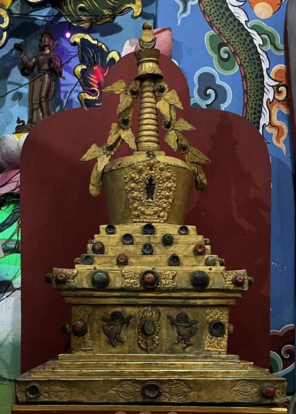 File:Namgyal Drolma Stupa 02.jpg